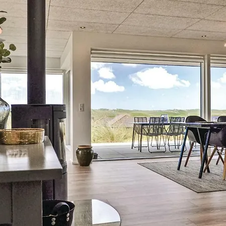 Three-bedroom Holiday In