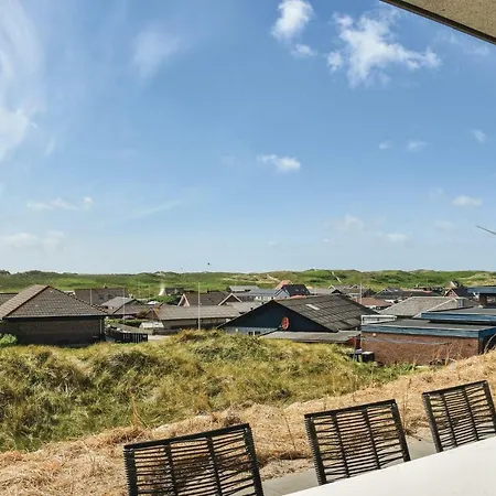 Three-bedroom Holiday In 度假居 *